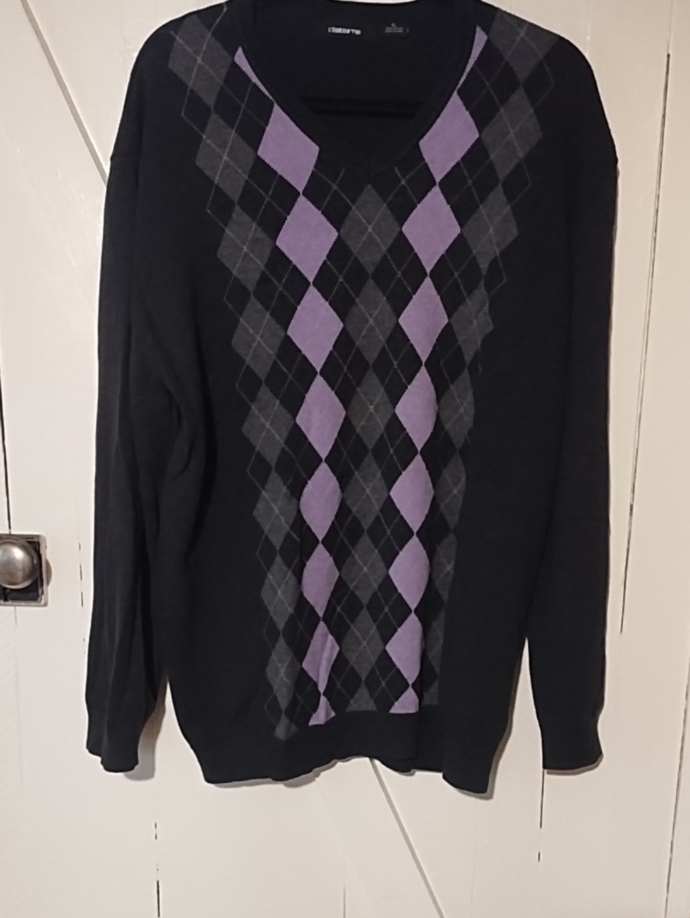 Liz Claiborne Black V-Neck Sweater with Purple and Gray Argyle Very Nice Men XL.